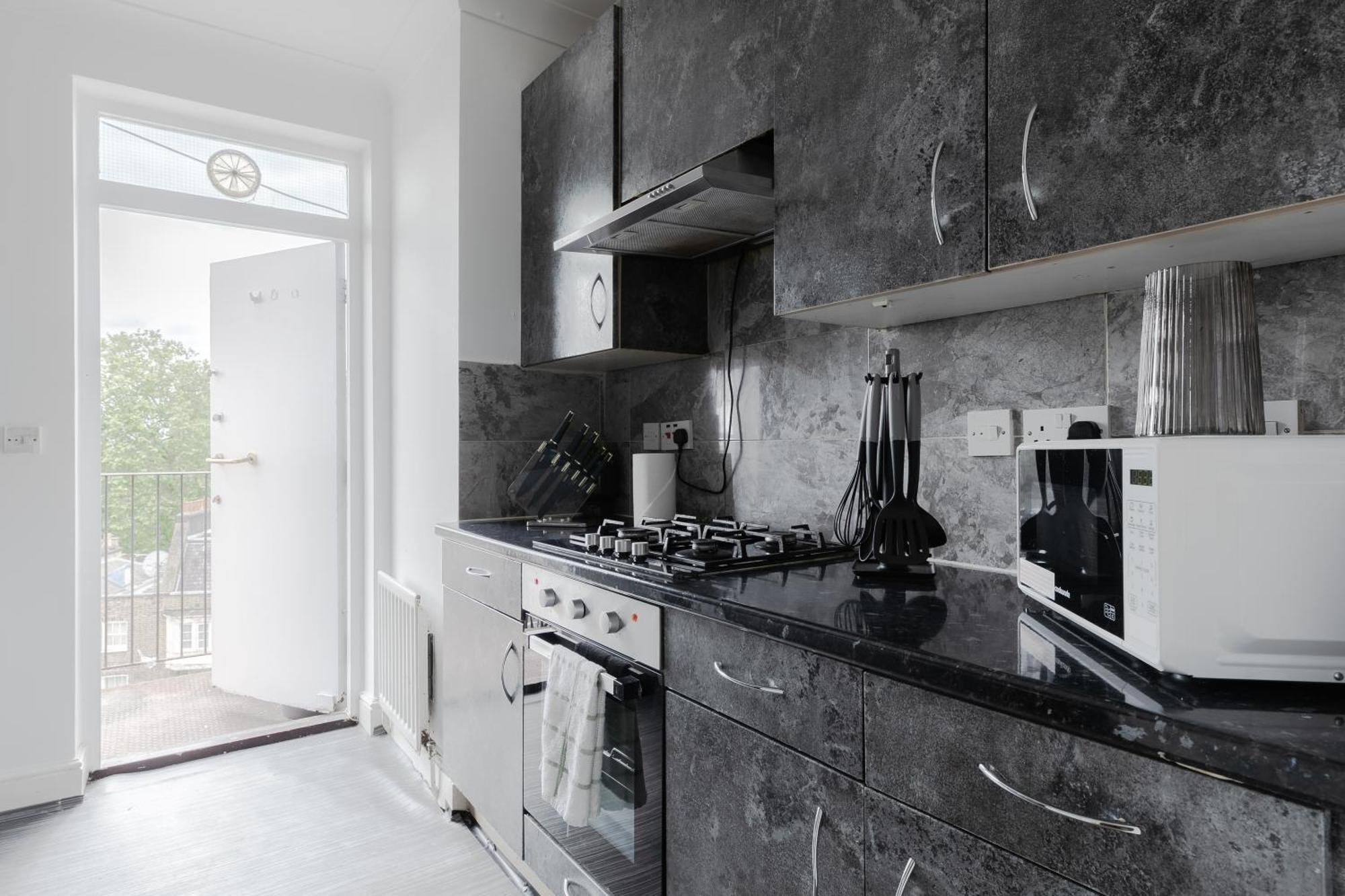Lovely & Cosy 2br 2bath 'penthouse' Steps To Hyde P London