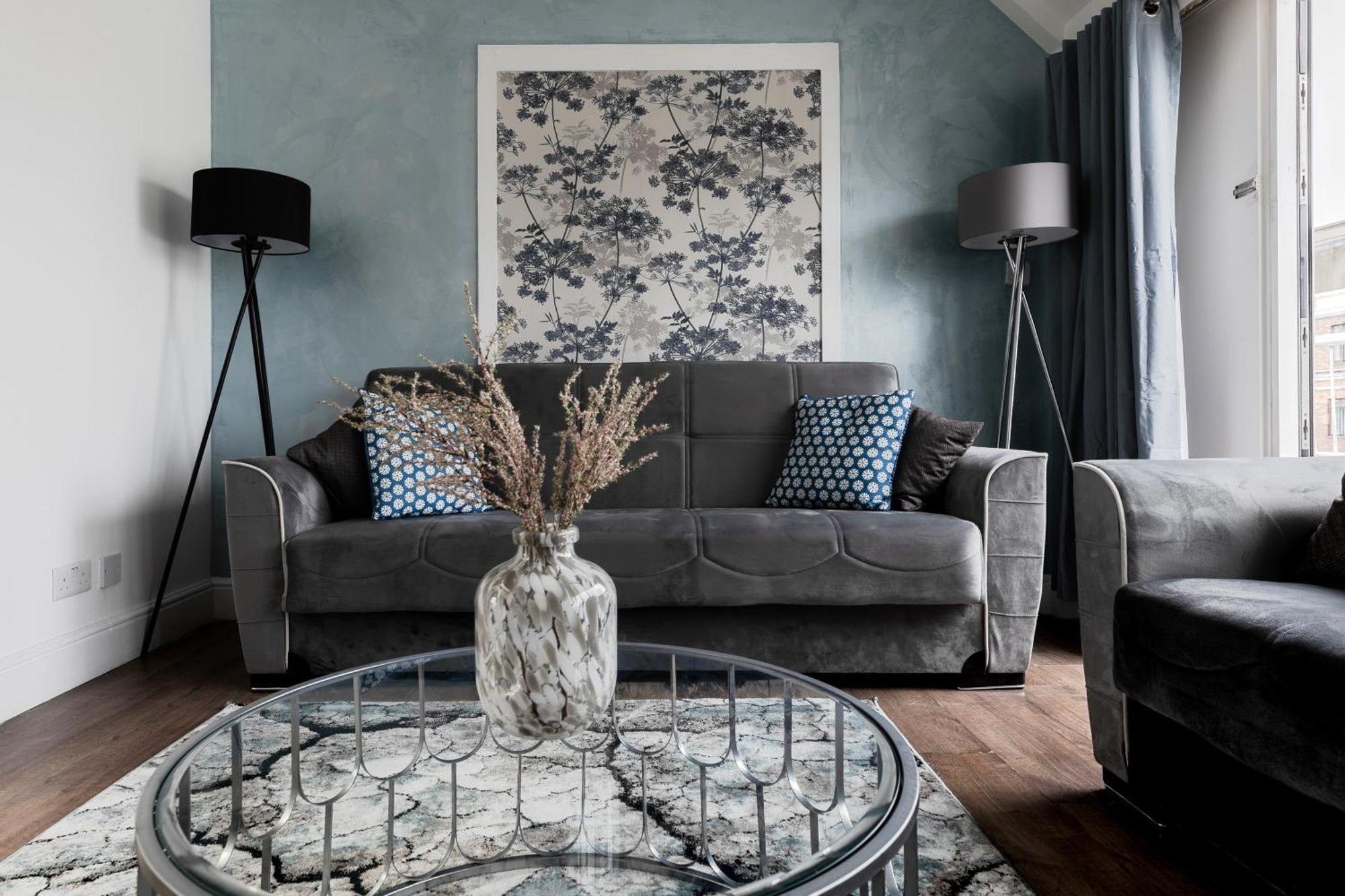 Lovely & Cosy 2br 2bath 'penthouse' Steps To Hyde P
