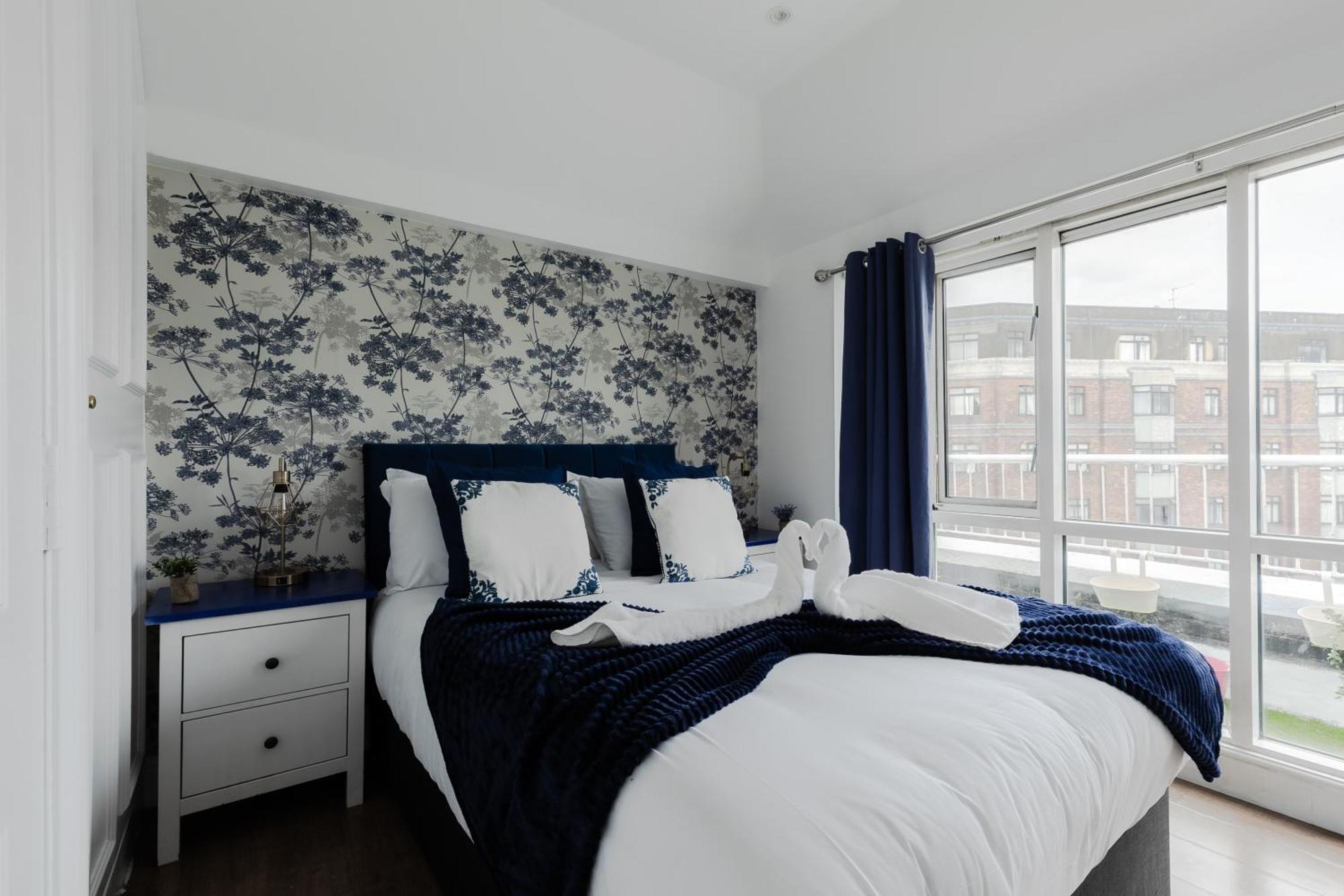 Lovely & Cosy 2br 2bath 'penthouse' Steps To Hyde P Apartment