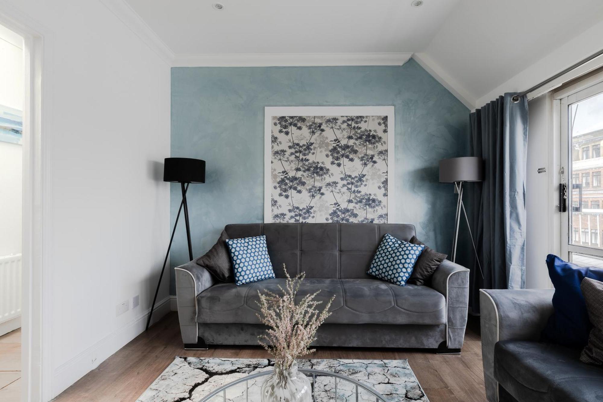 Lovely & Cosy 2br 2bath 'penthouse' Steps To Hyde P Apartment