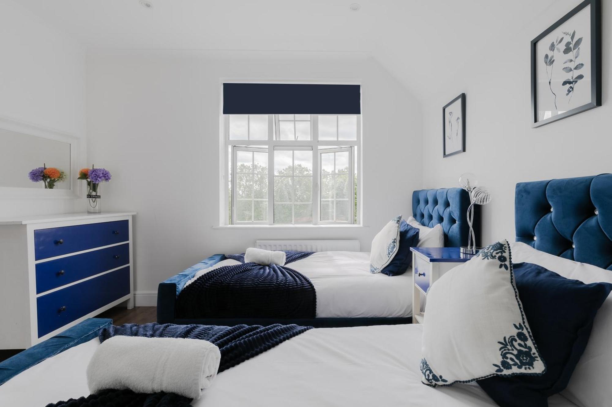 Lovely & Cosy 2br 2bath 'penthouse' Steps To Hyde P *